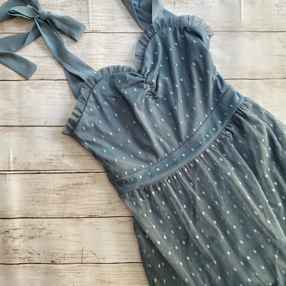 Gorgeous cocktail dress, only worn once! Very flowy and feminine.